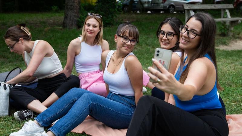 Még a csilláron is függtek, olyan nagy volt a siker a pótfelvételin!