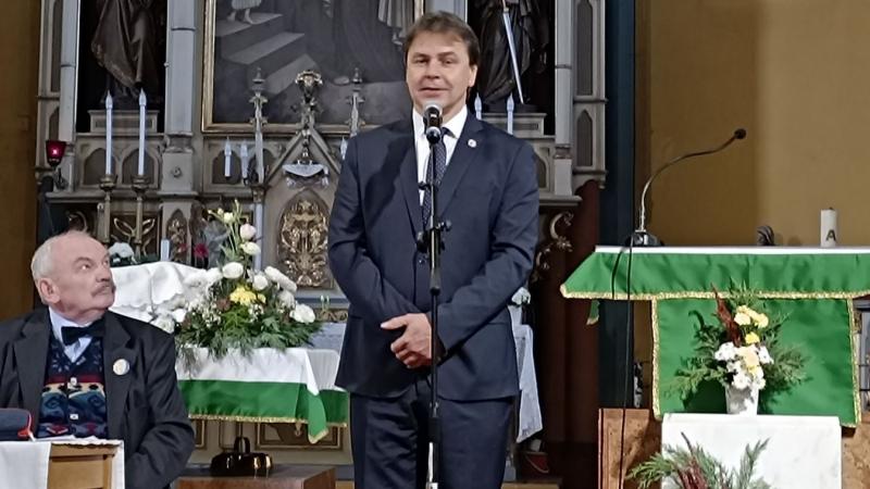 Különleges ünnepségre készülünk: a 125 éves katolikus templom falai között egyedülálló közgyűlés, izgalmas könyvbemutató és emlékezetes díjátadó vár ránk. E jeles alkalomra meghívjuk mindazokat, akik szeretnék ünnepelni a közösségünket és a múltunkat. Csa