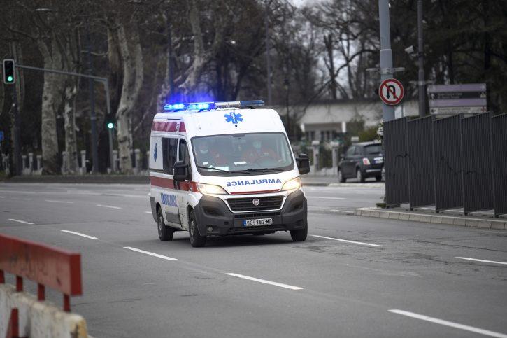 Egy férfi életét vesztette Apatinban, miután önmagát lángra lobbantotta. Az eset tragikus körülmények között zajlott, és a hatóságok nyomozást indítottak a történtek tisztázására.