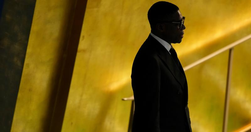 A francia állam döntése értelmében értékesítésre kínálja Egyenlítői-Guinea alelnökének impozáns, aranyozott palotáját, amelynek becsült értéke közel 50 milliárd forint.