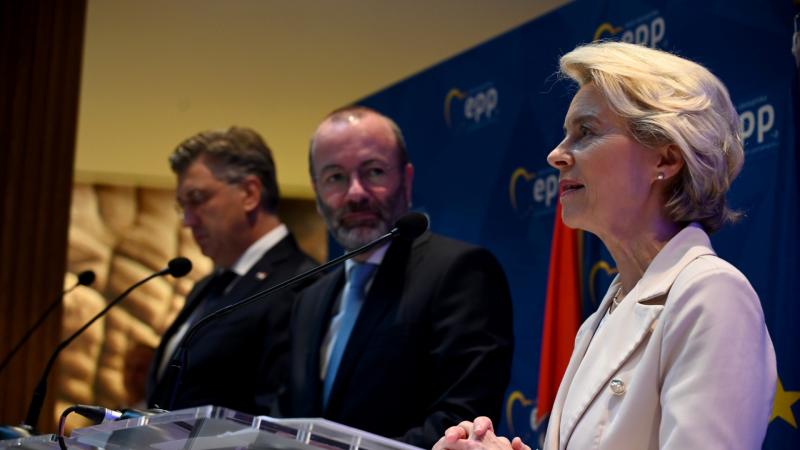 Ursula von der Leyen helyzete egyre inkább megpróbáltatások elé néz, hiszen jobbról-balról nyomás alatt áll. Az igazi harcot azonban nem csupán külső kritikák jelentik, hanem sokkal inkább a saját politikai pártján belüli kihívások, amelyeket le kell győz