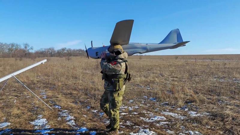 Új technikát alkalmazva indítottak hajtóvadászatot az ukránok az orosz drónok ellen. A hagyományos módszerektől eltérően most egyedi stratégiával próbálják kiiktatni a légitámadásokat.