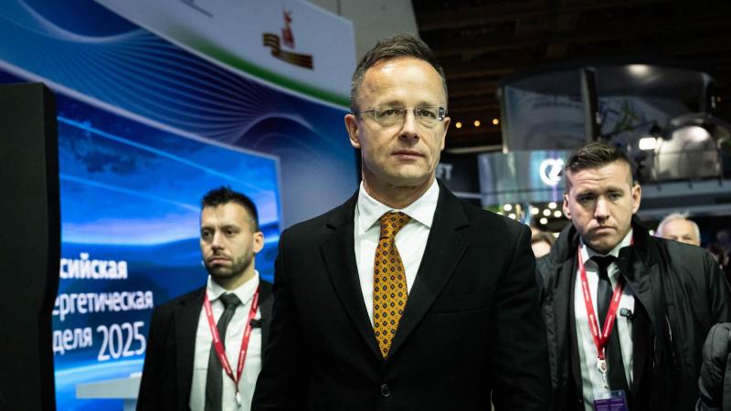 Szijjártó Péter kifejtette egy, a Putyin által támogatott orosz médiának, hogy a Barátság-vezeték elleni akciók a nemzeti szuverenitás súlyos megsértésének minősülnek.