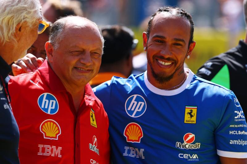 Hamilton: A pletykák elvonják a Ferrari figyelmét

Lewis Hamilton megjegyzése szerint a pletykák és a spekulációk jelentős hatással vannak a Ferrari csapatának összpontosítására. Az F1-es világbajnok úgy véli, hogy a folyamatos találgatások és hírek zavar