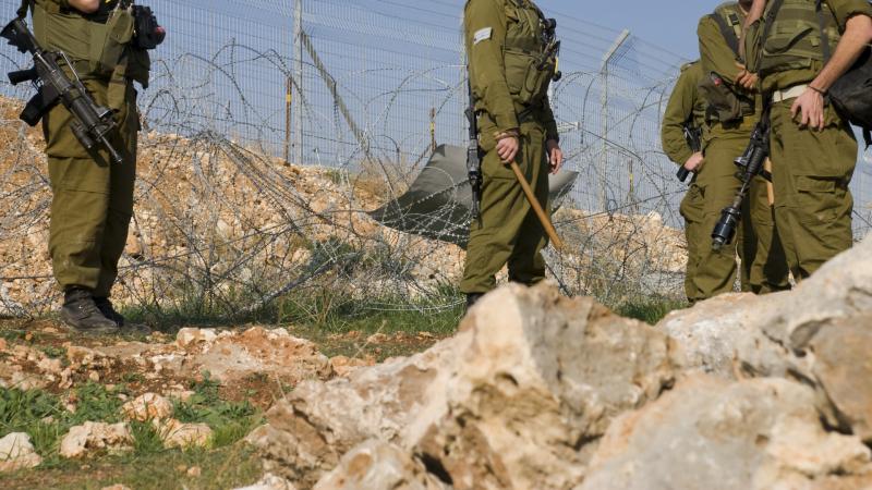 Izrael újabb túszokat hozott haza, miközben a gázai övezetben továbbra is éles lövések hallatszanak.