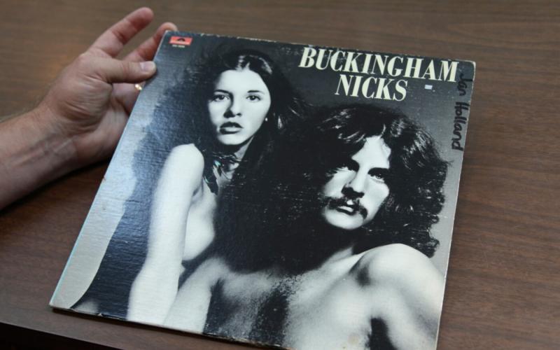 Egy hatalmas szerelem zenei lenyomata olyan, mint egy varázslatos dallam, amely minden érzelmet magában hordoz. A szívverések ütemére íródott, ahol a boldogság és a fájdalom hangjai keverednek, és minden egyes akkord egy közös emléket idéz fel. Az együtt 