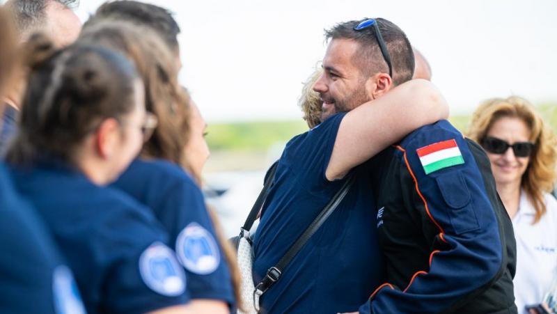 Szijjártó Péter bejelentette, hogy Magyarország újabb űrhajóst kíván küldeni a Nemzetközi Űrállomásra. Ez a lépés nemcsak a hazai űrkutatás fejlődését jelzi, hanem a nemzetközi együttműködés erősítését is célzó törekvéseinket tükrözi. Az űrprogram keretéb