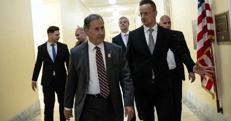 Szijjártó Péter reagált a budapesti békecsúcsról terjedő álhírekre. A külügyminiszter hangsúlyozta, hogy az ilyen típusú félrevezető információk nem szolgálják a közérdeket, és szükségesnek tartotta, hogy tisztázza a helyzetet. A békecsúcs jelentős esemén