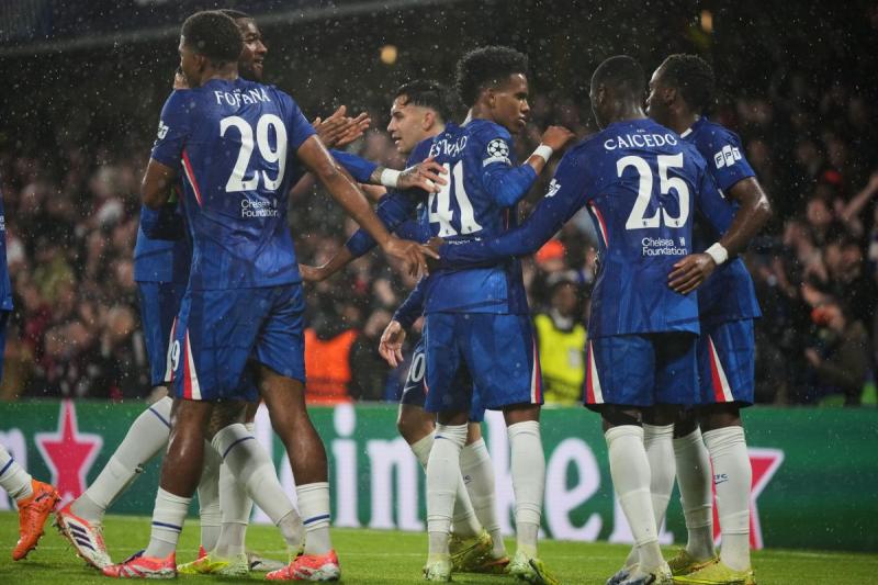 Bajnokok Ligája - IFFHS: A Chelsea a Vasas példáját követi

A Bajnokok Ligája izgalmas mérkőzései közepette a Chelsea csapata nemcsak a pályán, hanem a történelem lapjain is érdekes párhuzamokat vonhat a Vasas nagy múltú klubjával. Az IFFHS statisztikái a