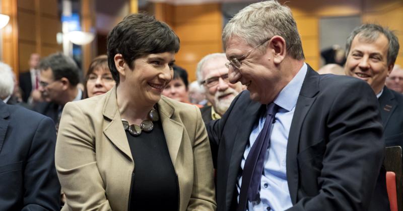 Amikor egy politikai vezető eltér a helyes úttól, az ó- és újellenzék váratlanul összefog a NER-rel, hogy közös frontot alkothassanak.